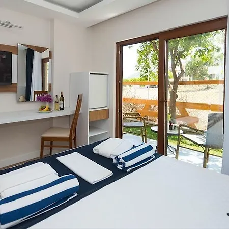 Teki̇rova Otel 4*