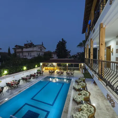 Otel Teki̇rova 4*